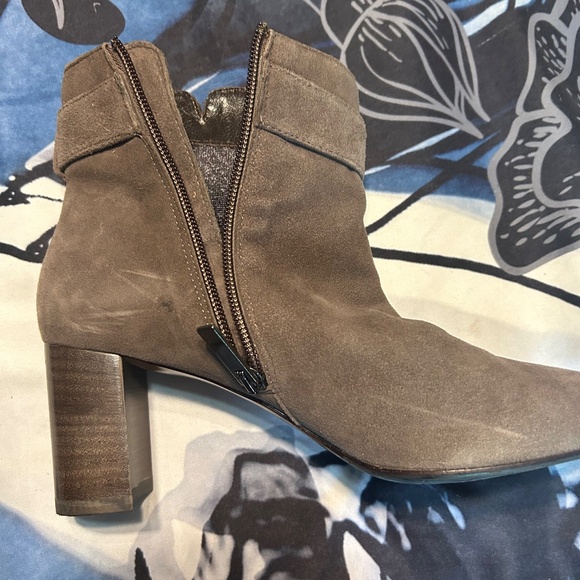 Aquatalia-never worn size 8 grey bootie - Picture 3 of 6